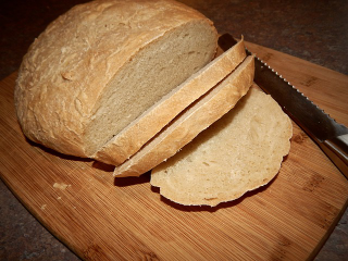 Illustration for article titled The Best Way to Get Uniform Pieces of Bread is with a Bread Slicer